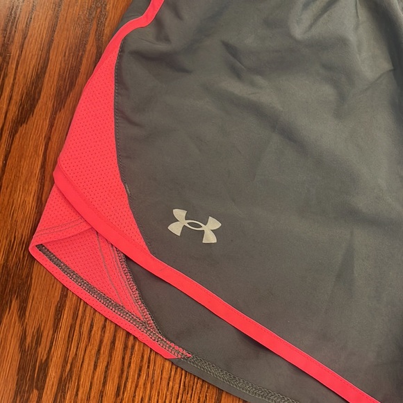 Under Armour Fly-By 2.0 shorts - Picture 3 of 6